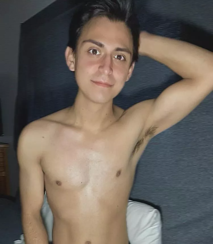 Worked out earlier so I’m feeling strong 💪 warm up for the real workout - Elden Ring posted by parasitenoel