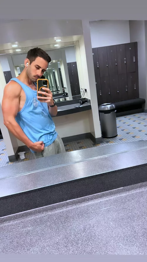 Worked out shoulders for carrying boys on them by crispis1