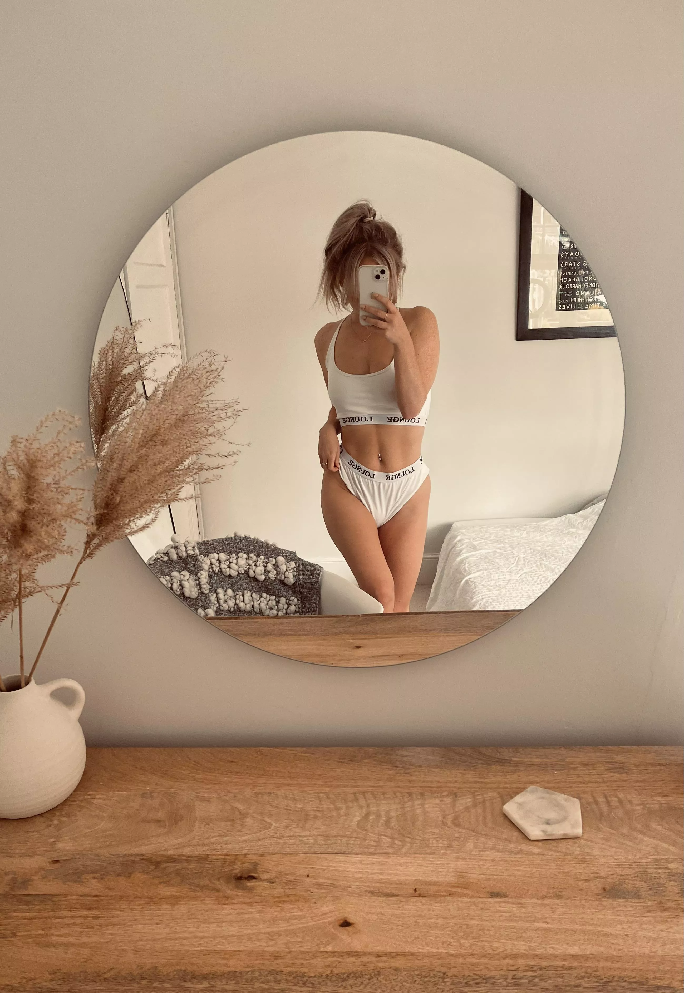 Working from home outfit 😏 posted by naiomiUK