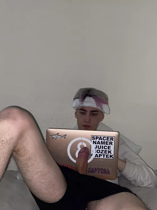 working😎 by R7zRzhOg