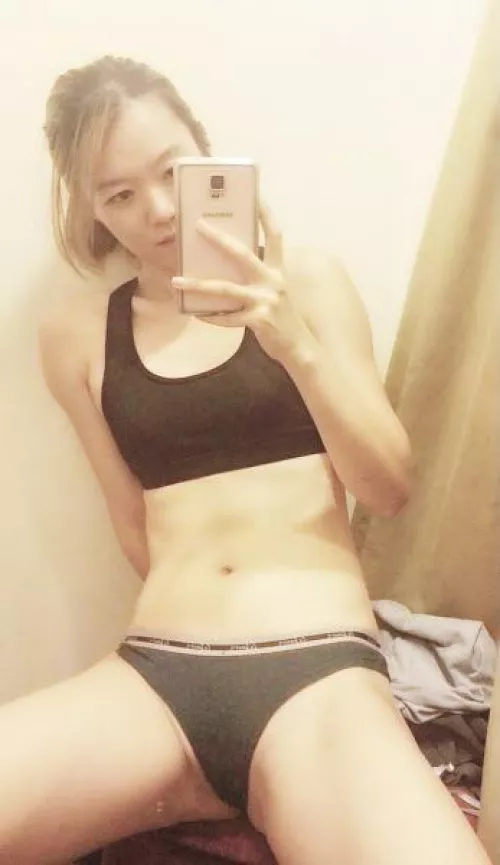 Working on my abs by Associate_Jumpy