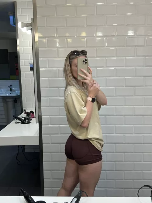 working on my ass 🤤 by littlemissc4ndy