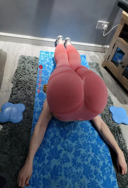 Working on my flexibility by MrsRepsOG