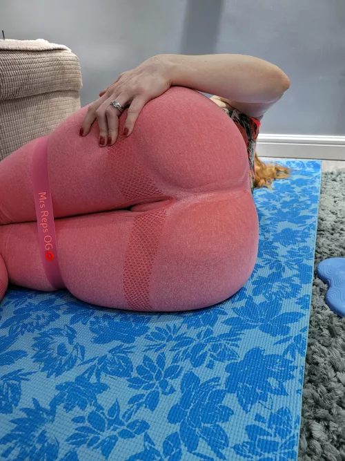 Working on my peach for my holiday by MrsRepsOG