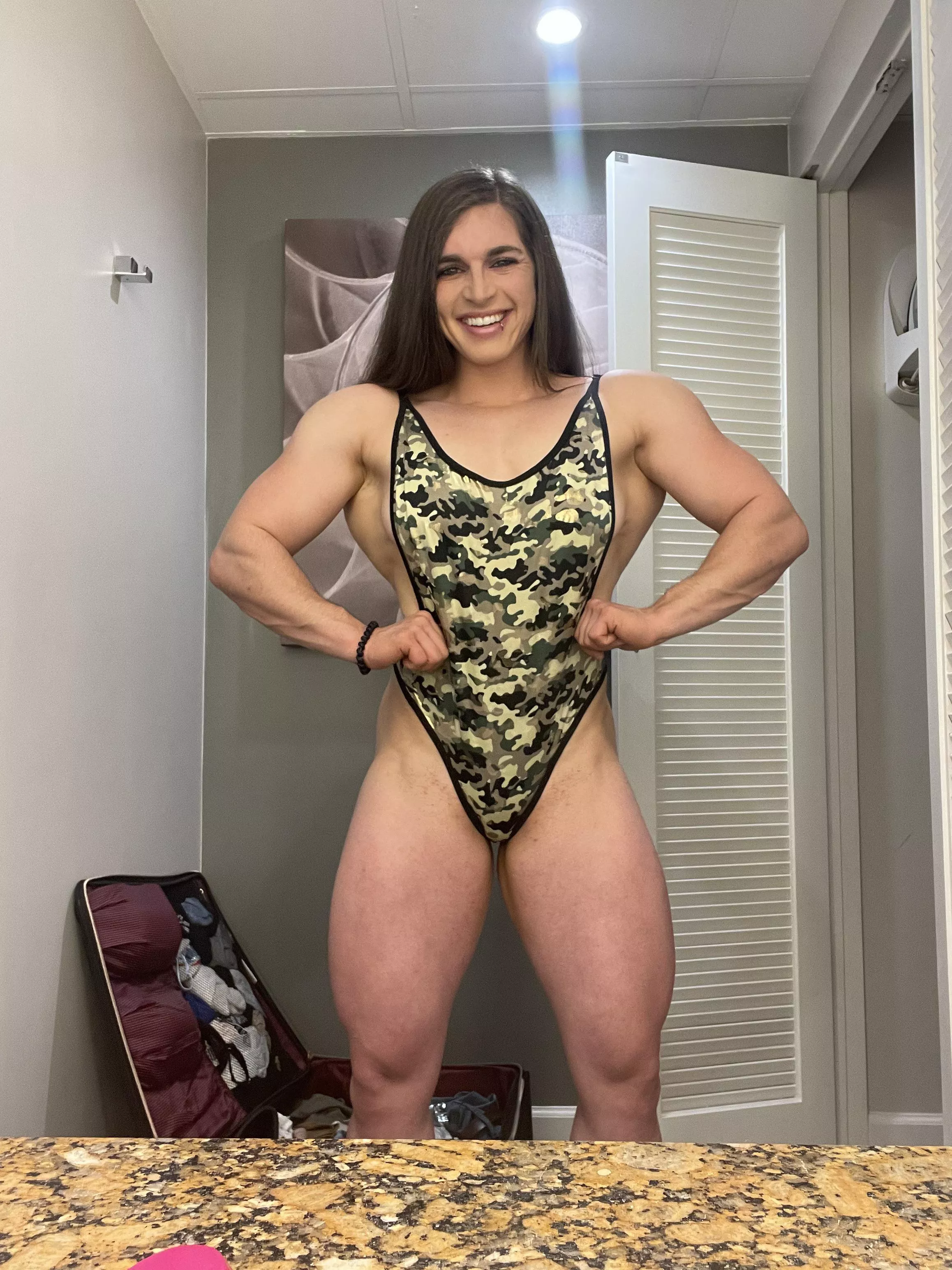 Working on them proportions 💪🏼😏 posted by musclequeen1