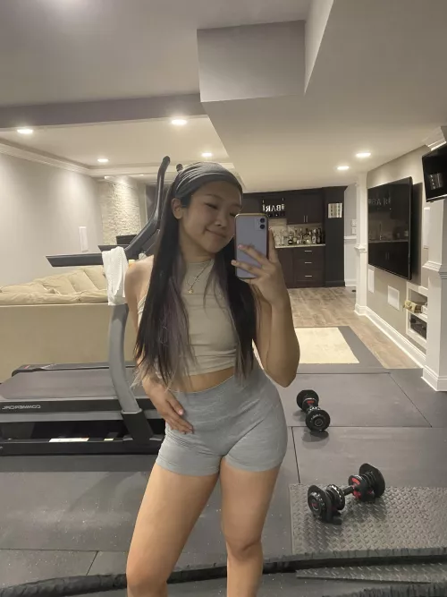 Working out with hair down >>> by Linhly_Twitch