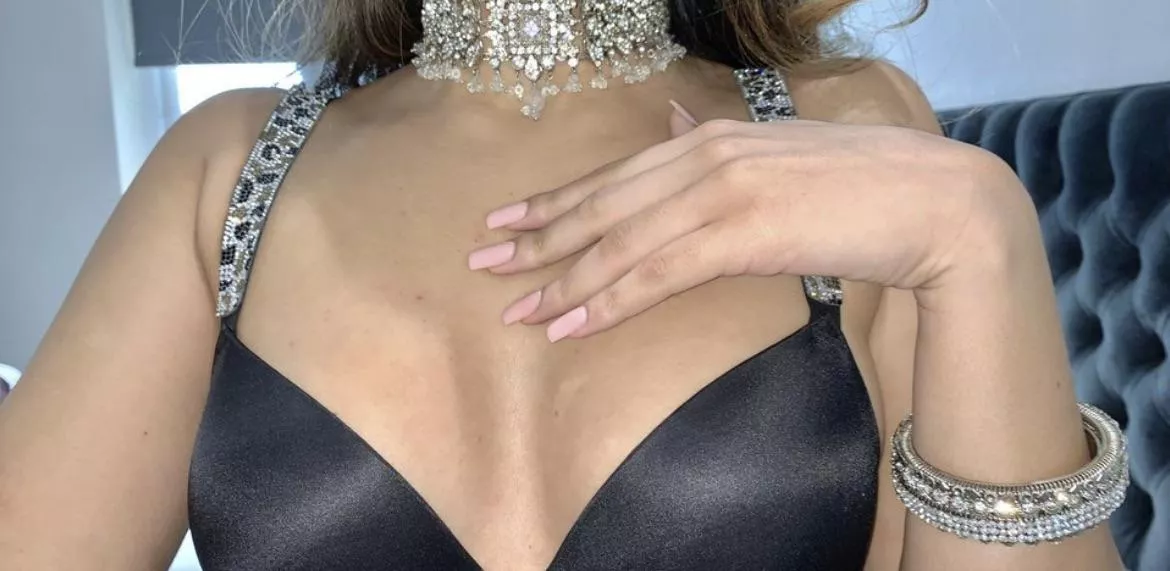 Worship me like the goddess I am ✨ posted by ARAB_ANAYA