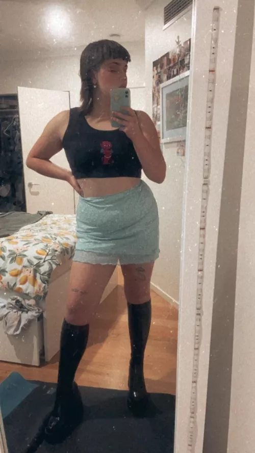 Worship me Loser while I step in you with my boots 🖕🏻 by enbyfind0m