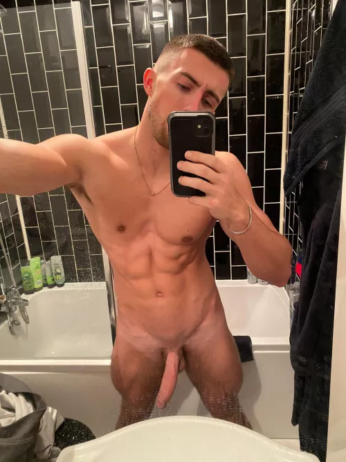 Worship me NOW! GET ON UR KNEES😈 by harveyywhitee