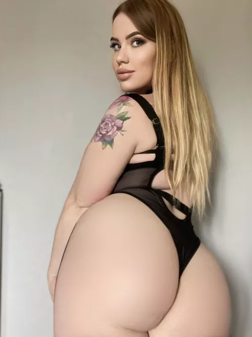 Worship my ass you little beta bitches by missm22