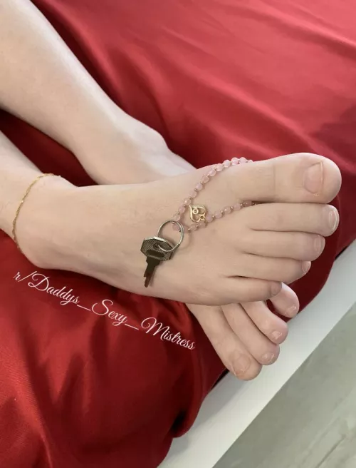 Worship my feet and earn a chance to be unlocked [domme] [oc] by Daddys_Sexy_Mistress