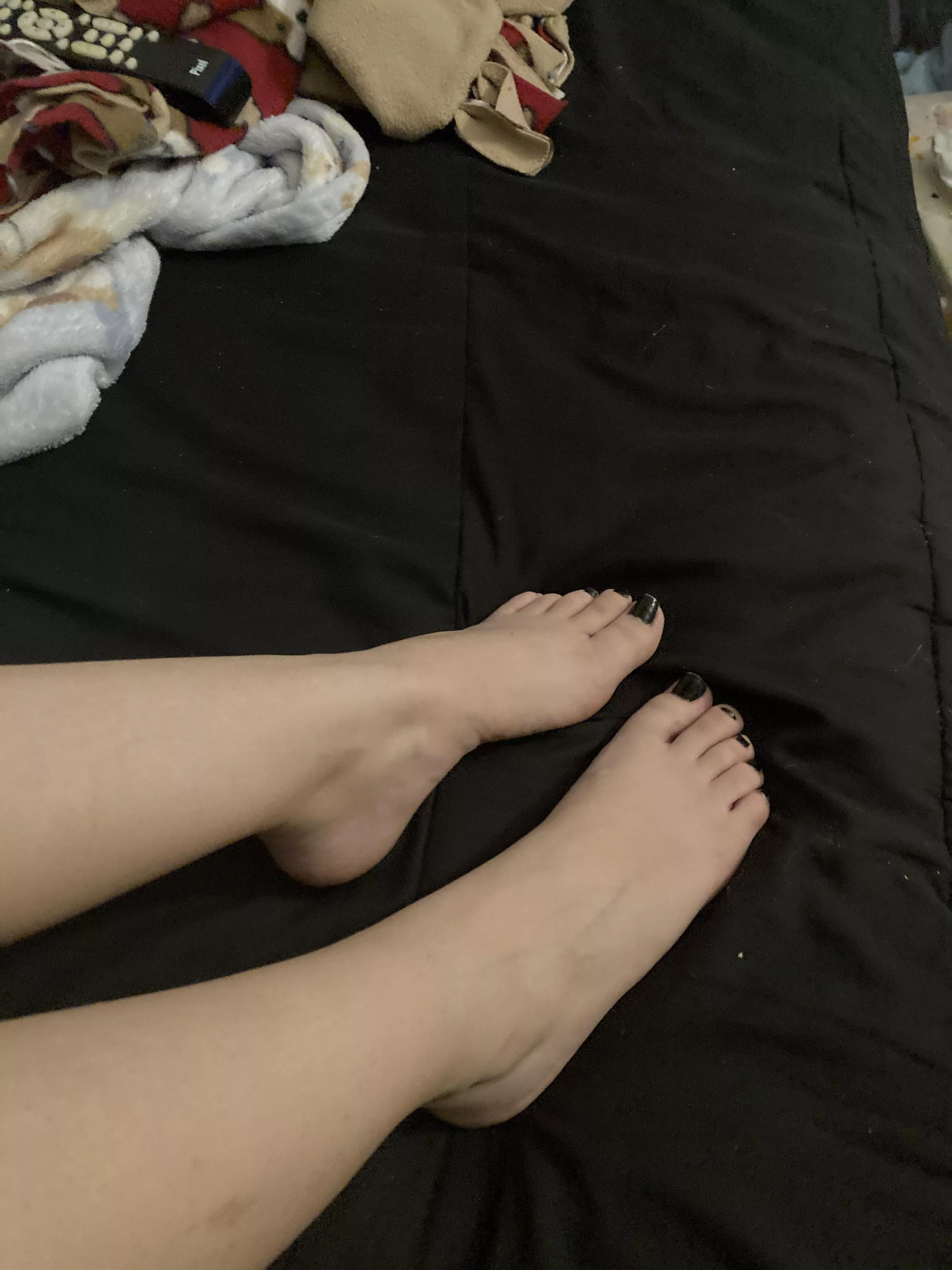 Worship my feet posted by mistyemmy3