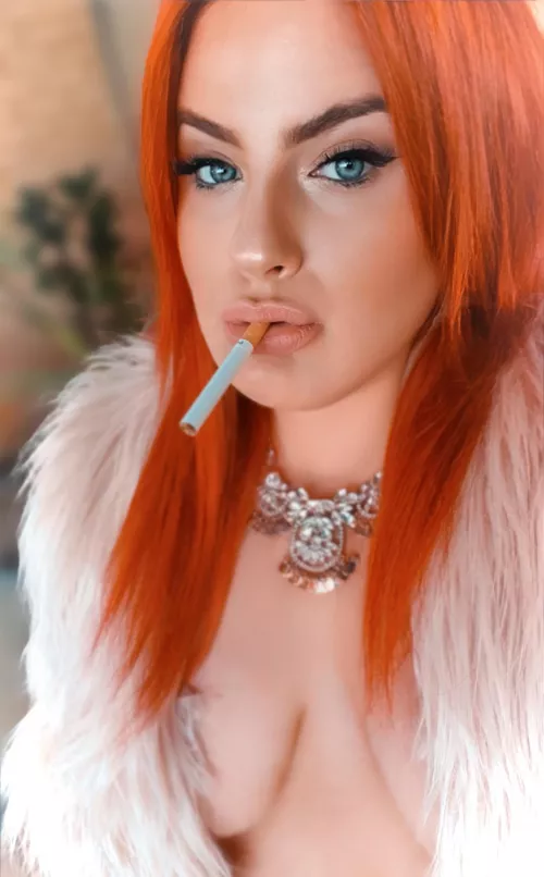 Worship your Queen by smokingdoll