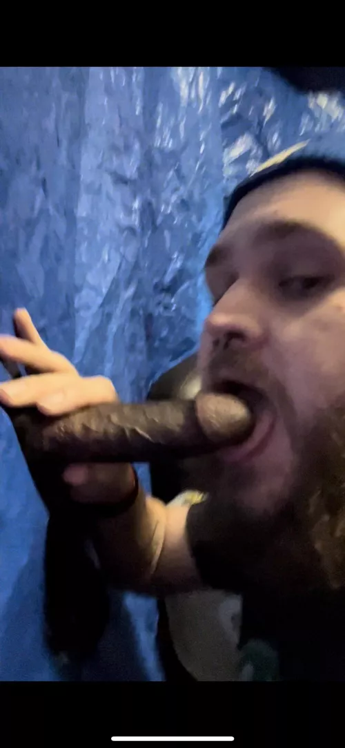 Worshiping that dick 24/7 🥵🍆💦 by ptrk1510