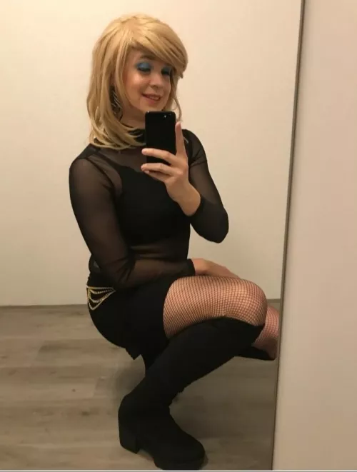 Would I make a good girlfriend guys?🙄 by noname00_00