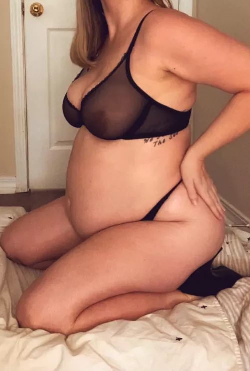 Would love some cum on my belly🤰🏼💦 Links in bio❤️ by StellaRoss8