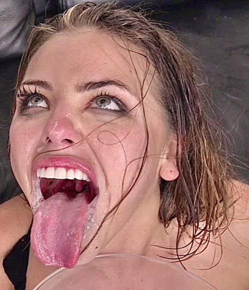 Would love to have my way with her throat by LordOfTheBedRoom