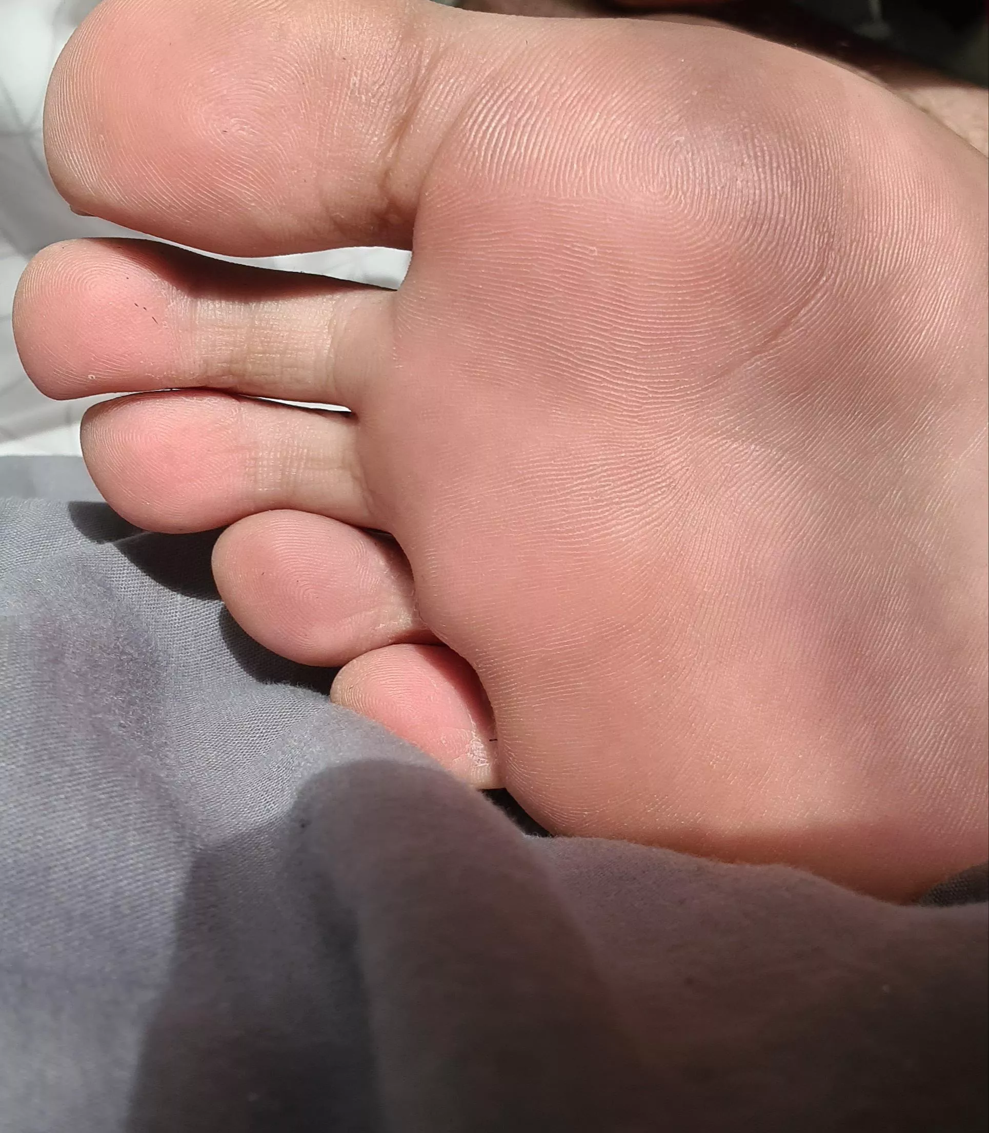 Would love to wrap my Indian feet around a BWC posted by anon_uk_pansexual