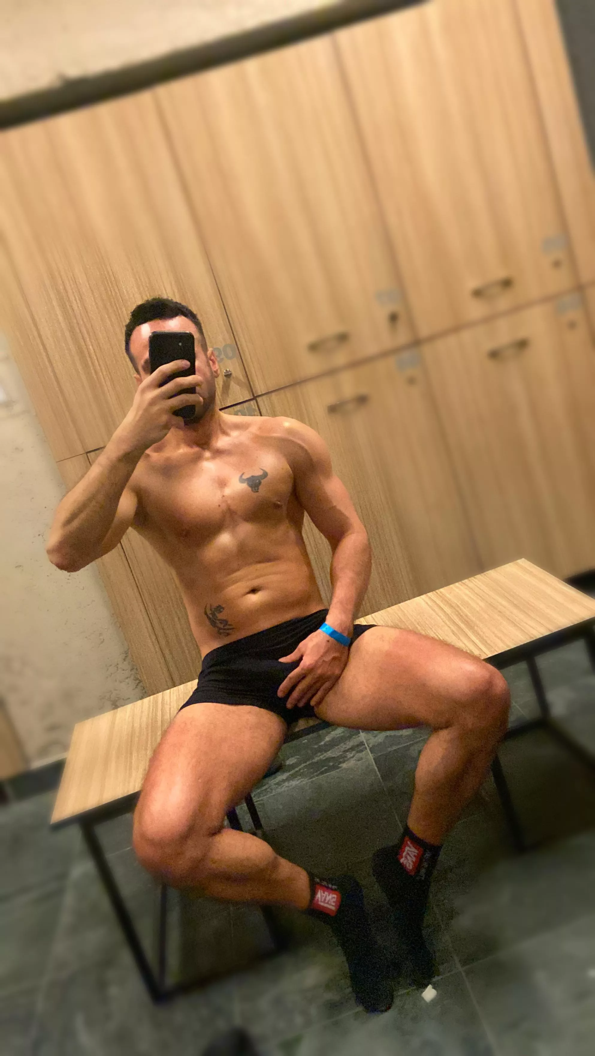 Would u help me in locker room 🔥😈 posted by -Bullwayne-
