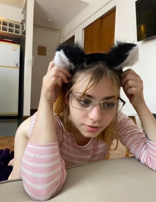 would u pat my head? by Lucynud3s