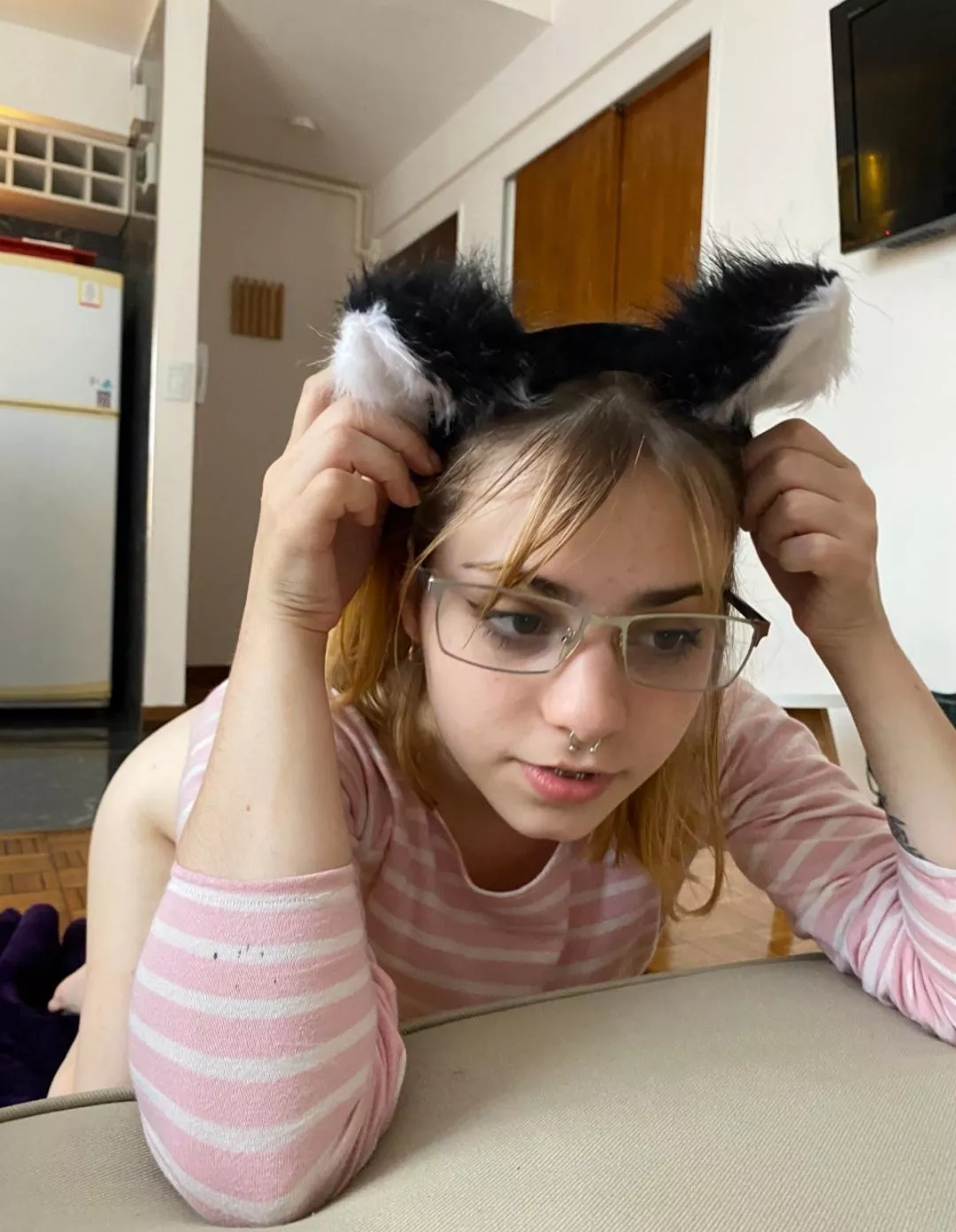 would u pat my head? posted by Lucynud3s