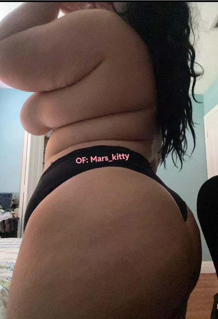 Would you A. Kiss me, B. Grip me, C. Lick m, or D. All the above ?☺️😍💦 posted by mars_kitty