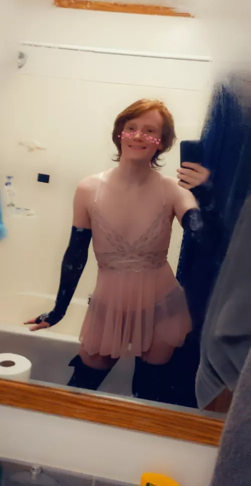 Would you believe me if I said I was straight? UwU by NooshieUwU