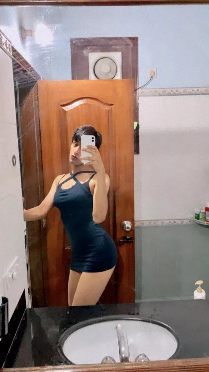 Would you come up to me at the party?😷👉👈 posted by WhoDatX404