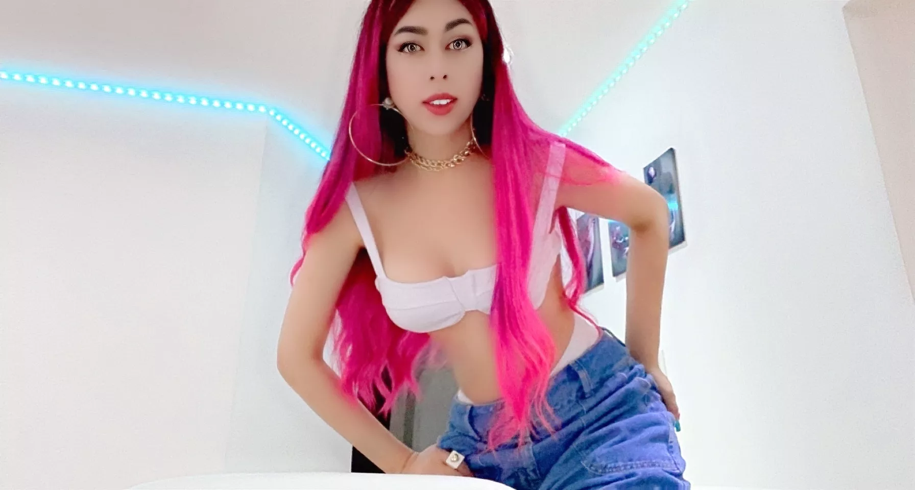 Would you consider me cute, sexy, or HOT? posted by LatinaBarbieX
