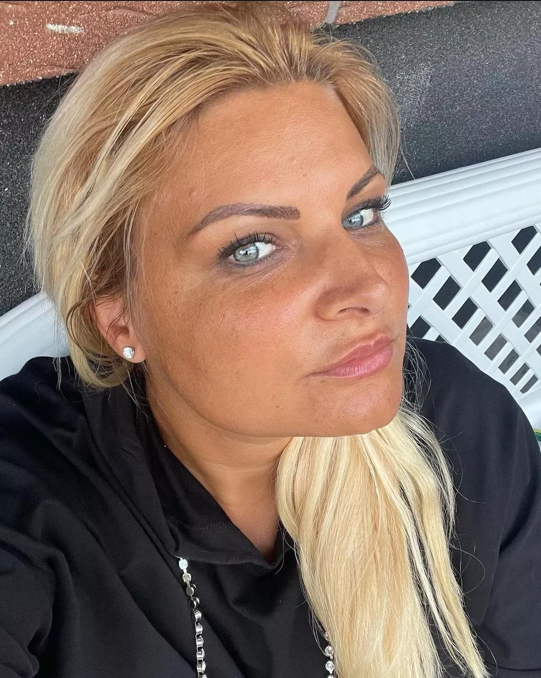 Would you cum on her face ? 💦🥵 posted by Negan835