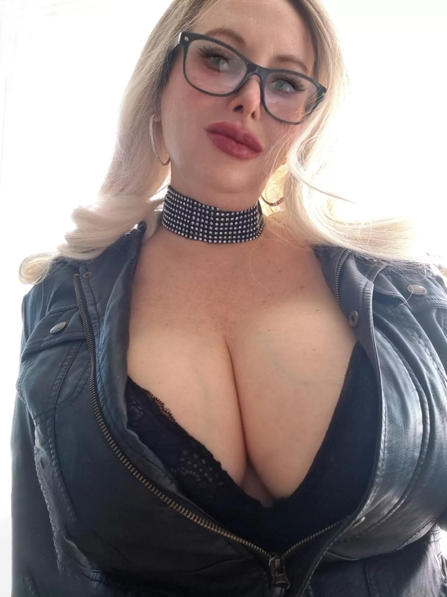 Would you date a nerd bimbo? posted by Alyssa_Heaven