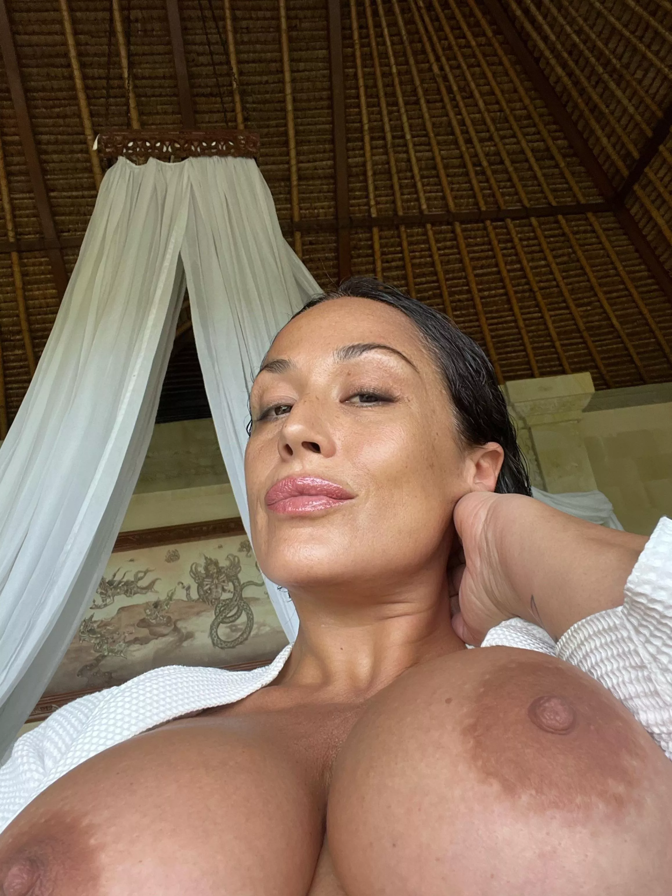 Would you eat me?49f… posted by milfamarquise