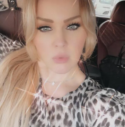 Would you face fuck my mom ? by hshshshhshhhhh