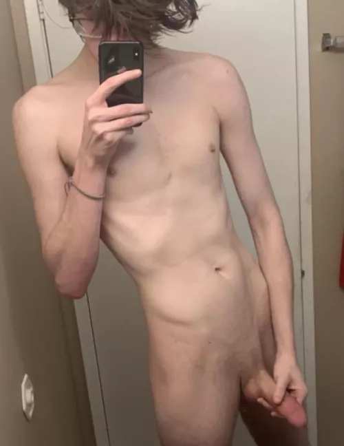 Would you fuck a 6’5 twink? by sixfootaddict
