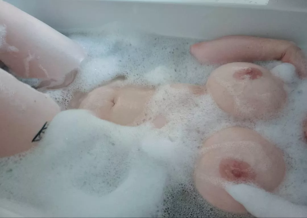 would you fuck a chubby girl? 🥰 posted by fatcatter