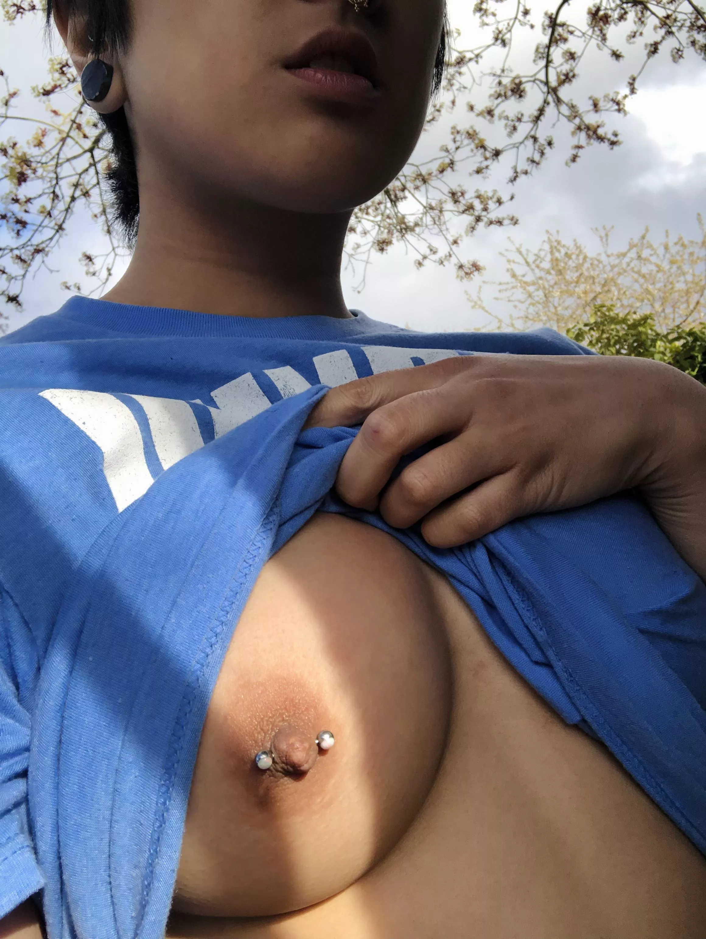 Would you get naughty with me outdoors?💚😘😈 posted by knowfacehaze