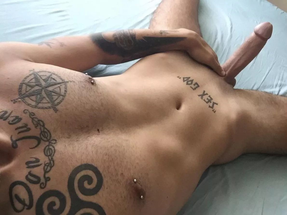 would you get on your knees for me? 😈 posted by ArtofDonJuan