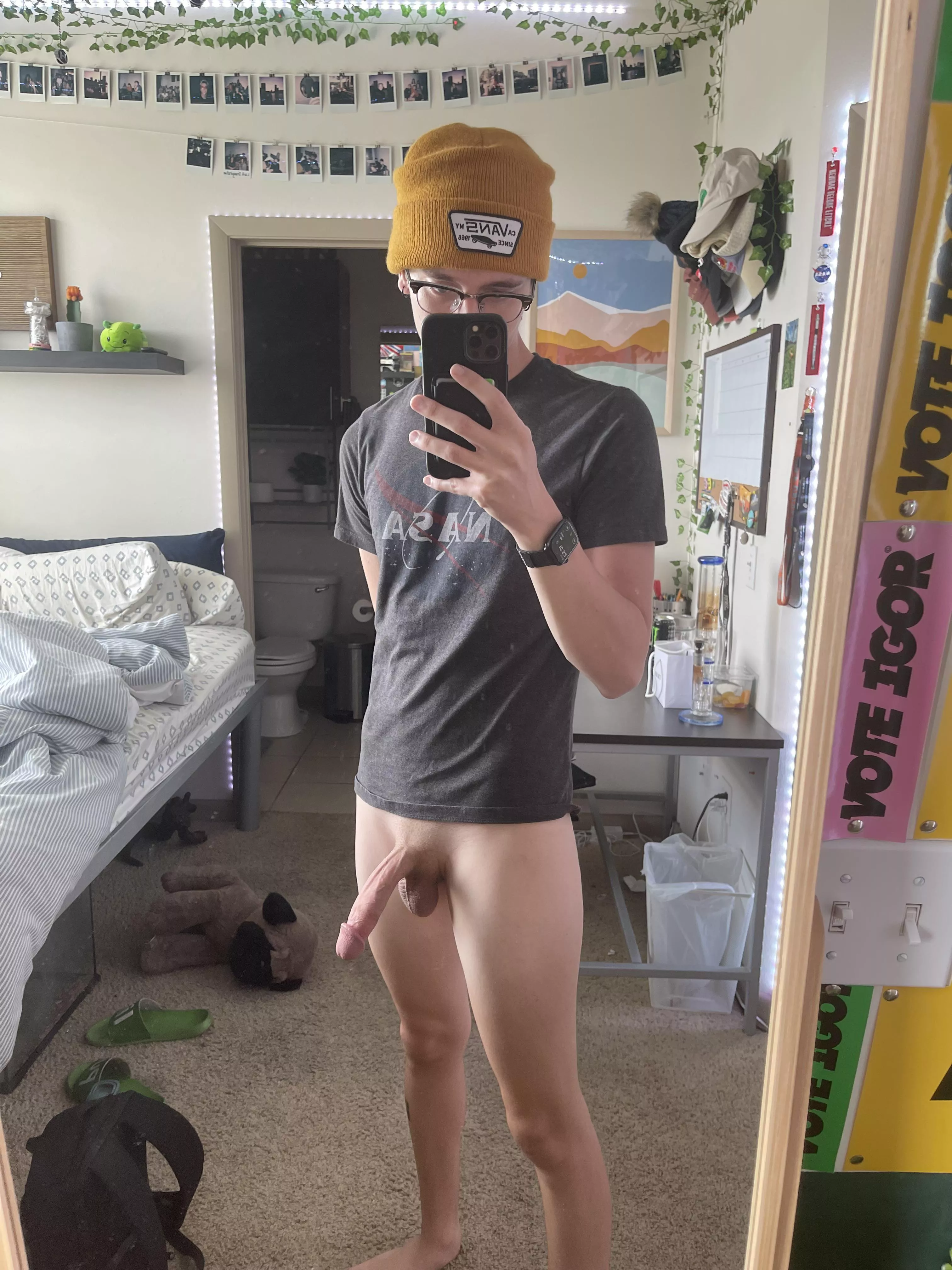 Would you get on your knees for me 😍 posted by Oliverslloyd