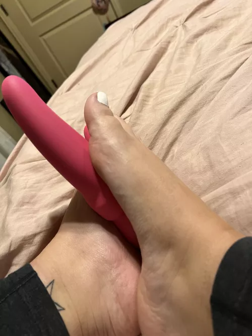 Would you let me give you a footjob?? by JackieLFeet94