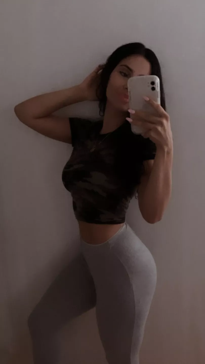 Would you let me hitchhike with you? 🍑 posted by babeaprilx