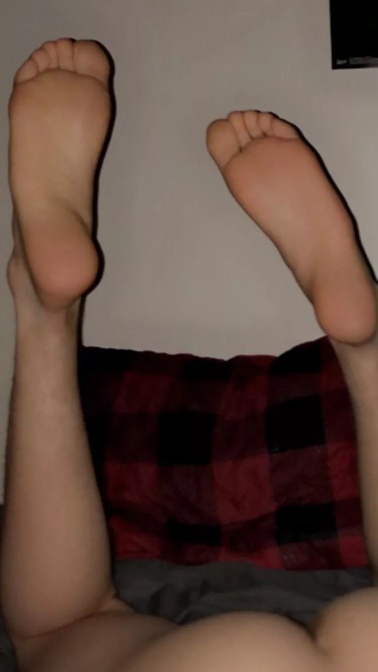 would you lick my soft 18 year old soles (18) posted by ligmaballs38