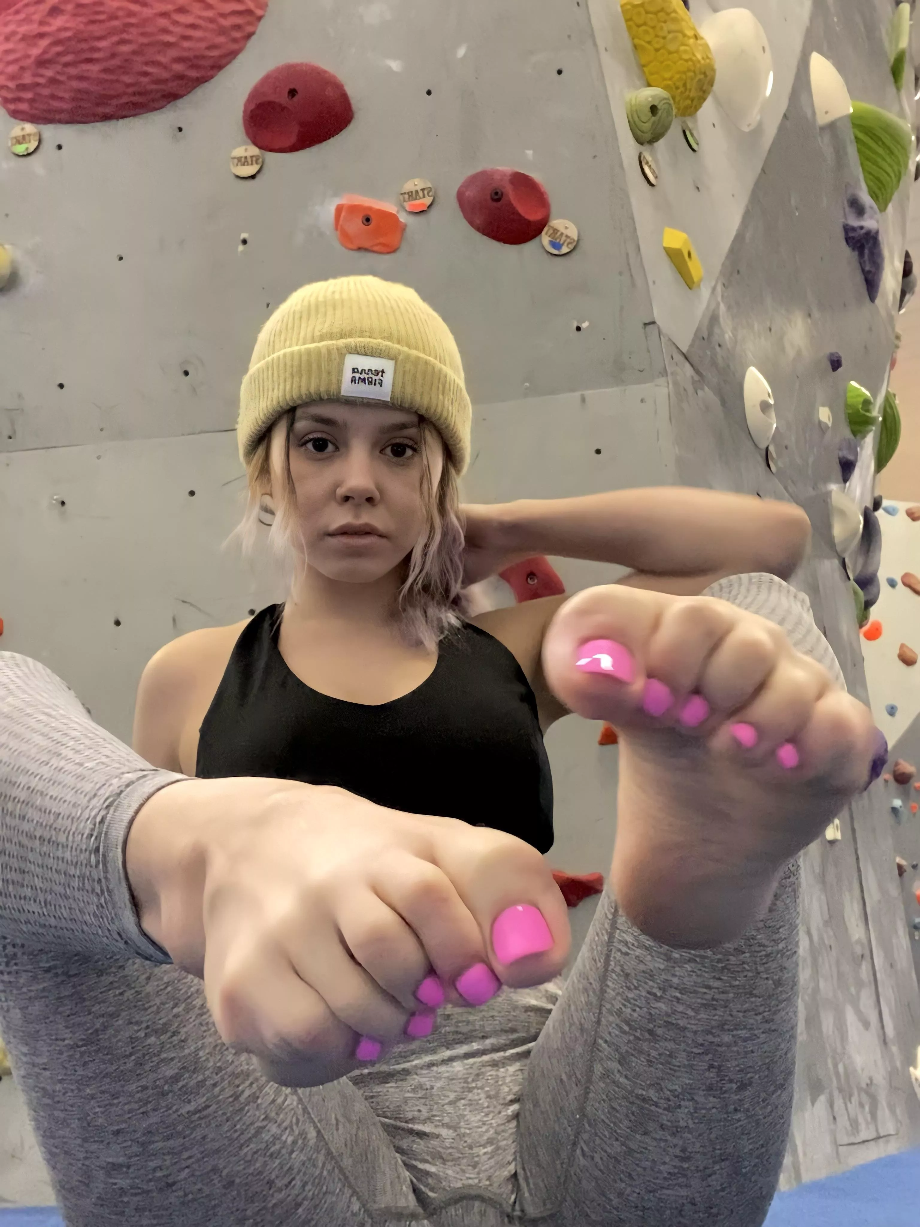 would you lick my sweaty feet after i climb? 💦🦶🏼 posted by venomousvi