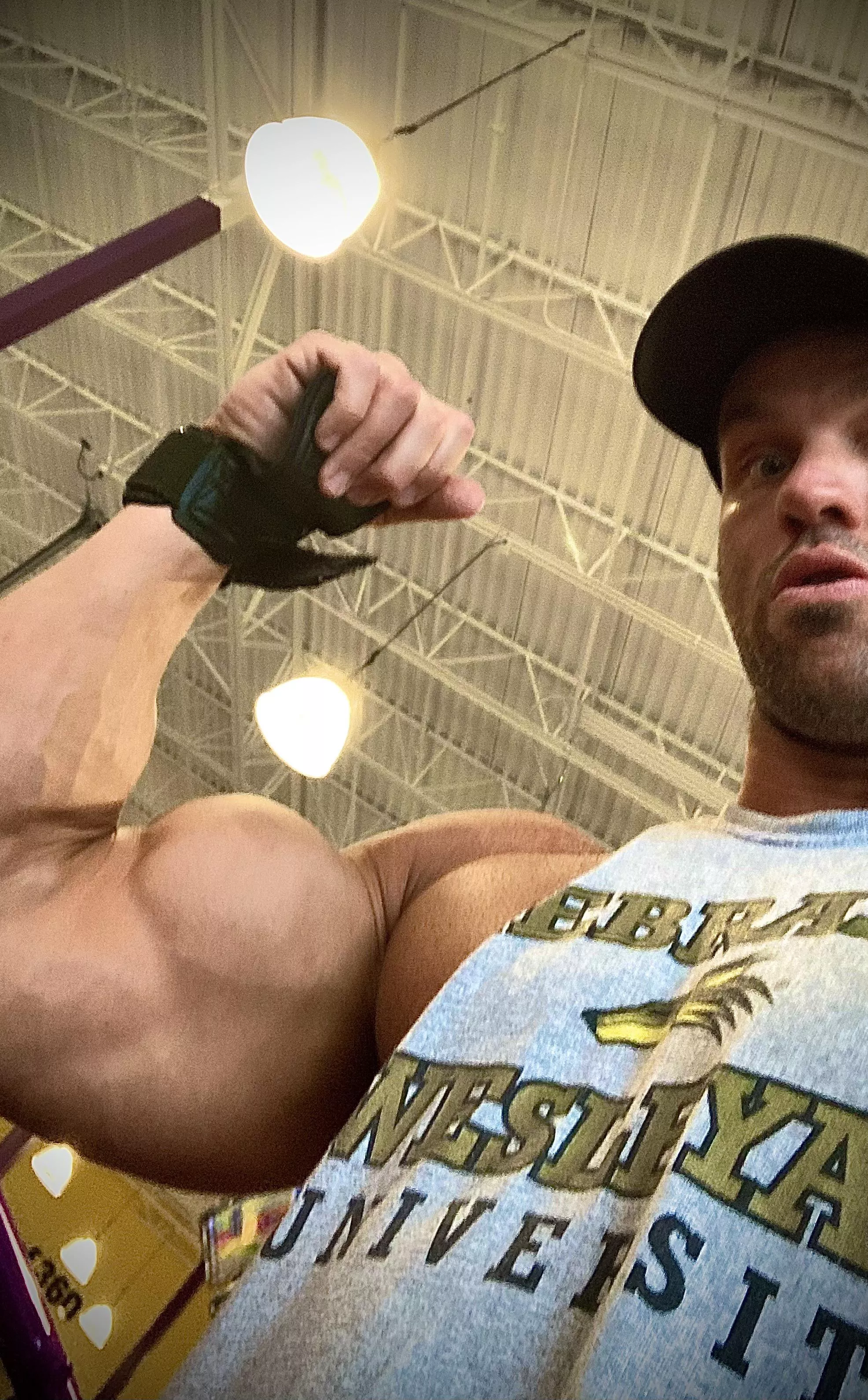 Would you lick them…?💪🏼 posted by Daddy_Cinz