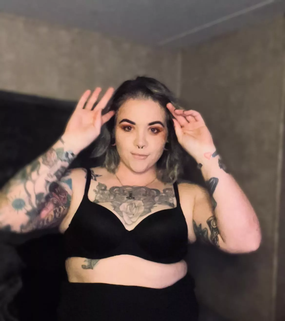 Would you like for me to strip for you? posted by mixiesplay