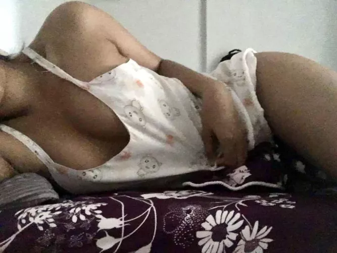 Would you like laying next to me? ☺️☀️ by GeekGirll