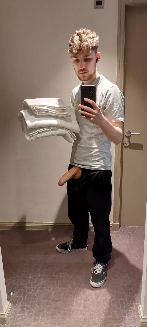 Would you like some fresh towels brought to your hotel roo[m]? by AltLostSoul