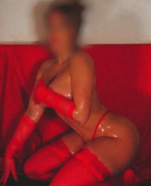 Would you like to cum on my oiled body? (F) by whitede4th