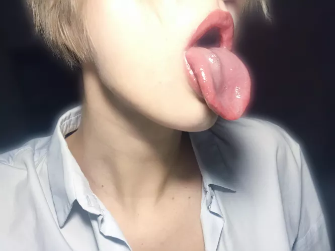 Would you like to do something with that O-shaped mouth? by cherrytongueofc