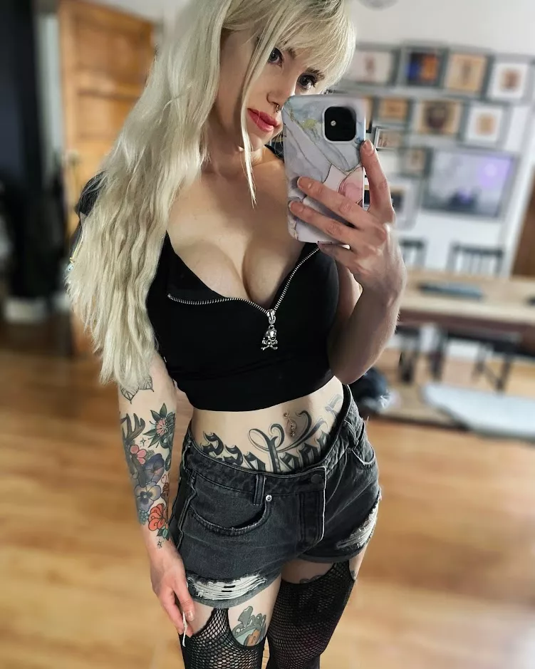 would you like zip to be pulled down further? ;) [f] posted by bexuki