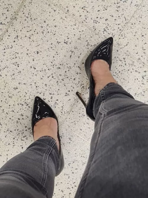 Would you look at my heels in public? by Louise_fabs